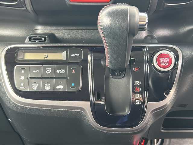 ホンダ Ｎ ＢＯＸ 2トーン カスタム G ターボAパッケージ 埼玉県 2014(平26)年 6.2万km プレミアムホワイトパール (株)IDOMが運営する【じしゃロン熊谷店】の自社ローン専用車両になりますこちらは現金またはオートローンご利用時の価格です。自社ローンご希望の方は別途その旨お申付け下さい/社外ナビ　AVIC-ZH77/（フルセグTV/Bluetooth/CD/DVD/AM/FM/）　/クルーズコントロール/ETC　　/パドルシフト　/バックカメラ/両側パワースライドドア　/純正ＡＷ　/電動格納ミラー/ステアリングスイッチ/純正フロアマット/ドアバイザー/フォグランプ