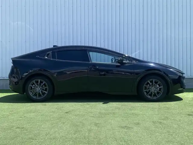 トヨタ プリウス Z 香川県 2023(令5)年 1.4万km アティチュードブラックマイカ 登録時走行距離 13997km/メーカーオプションナビ/→AM/FM/フルセグTV/Bluetooth/パノラマビューモニター/アダプティブクルーズコントロール/ビルトインETC2.0/ブラインドスポットモニター/ステアリングヒーター/前後ドライブレコーダー/黒レザーシート/メモリー付きパワーシート/シートヒーター/シートベンチレーション/パワーバックドア/LEDオートライト/オートハイビーム/プッシュスタート/スペアキー/クリアランスソナー/トヨタセーフティセンス