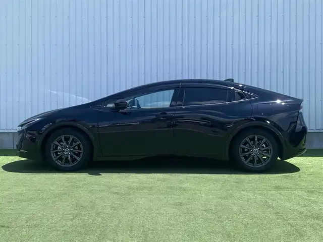 トヨタ プリウス Z 香川県 2023(令5)年 1.4万km アティチュードブラックマイカ 登録時走行距離 13997km/メーカーオプションナビ/→AM/FM/フルセグTV/Bluetooth/パノラマビューモニター/アダプティブクルーズコントロール/ビルトインETC2.0/ブラインドスポットモニター/ステアリングヒーター/前後ドライブレコーダー/黒レザーシート/メモリー付きパワーシート/シートヒーター/シートベンチレーション/パワーバックドア/LEDオートライト/オートハイビーム/プッシュスタート/スペアキー/クリアランスソナー/トヨタセーフティセンス