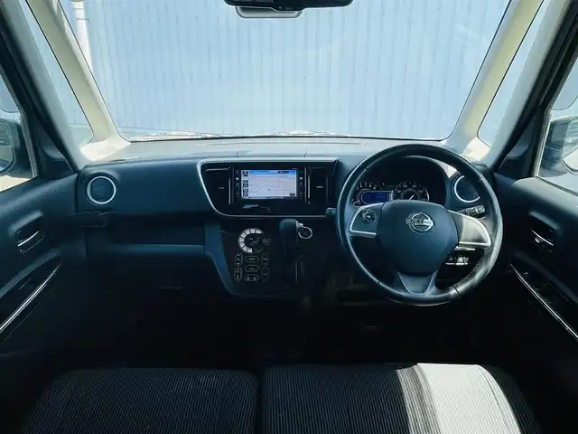 日産 デイズ ルークス ハイウェイスターX 熊本県 2017(平29)年 4.6万km レモンライム 純正ナビ/・AM/FM/CD/iPod/SD/AUX/USB/BT/・フルセグTV/全周囲カメラ/・サイド/バック/アイドリングストップ/横滑り防止機能/衝突被害軽減システム/オートマチックハイビーム/革巻きステアリング/・ステアリングリモコン/オートライト/・LEDライト/・フォグランプ/電動格納ミラー/・ウィンカーミラー/純正ドアバイザー/純正フロアマット/純正アルミホイール/片側パワースライドドア/ベンチシート/フルフラットシート/スマートキー/・スペアキー