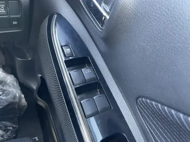 日産 デイズ ルークス ハイウェイスターX 熊本県 2017(平29)年 4.6万km レモンライム 純正ナビ/・AM/FM/CD/iPod/SD/AUX/USB/BT/・フルセグTV/全周囲カメラ/・サイド/バック/アイドリングストップ/横滑り防止機能/衝突被害軽減システム/オートマチックハイビーム/革巻きステアリング/・ステアリングリモコン/オートライト/・LEDライト/・フォグランプ/電動格納ミラー/・ウィンカーミラー/純正ドアバイザー/純正フロアマット/純正アルミホイール/片側パワースライドドア/ベンチシート/フルフラットシート/スマートキー/・スペアキー