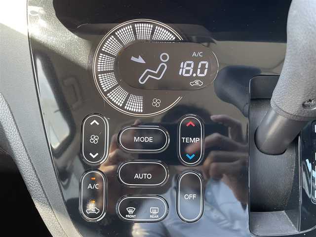 日産 デイズ ルークス ハイウェイスターX 熊本県 2017(平29)年 4.6万km レモンライム 純正ナビ/・AM/FM/CD/iPod/SD/AUX/USB/BT/・フルセグTV/全周囲カメラ/・サイド/バック/アイドリングストップ/横滑り防止機能/衝突被害軽減システム/オートマチックハイビーム/革巻きステアリング/・ステアリングリモコン/オートライト/・LEDライト/・フォグランプ/電動格納ミラー/・ウィンカーミラー/純正ドアバイザー/純正フロアマット/純正アルミホイール/片側パワースライドドア/ベンチシート/フルフラットシート/スマートキー/・スペアキー