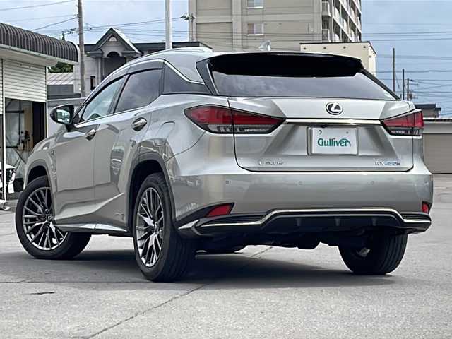 レクサス ＲＸ 450h Fスポーツ 道北・旭川 2021(令3)年 4.4万km ソニックチタニウム ・4WD/・禁煙車/・寒冷地仕様/・黒革シート/・角形3眼LEDヘッドライト/・純正メモリナビ/ CD/DVD/BD/SD/MSV/USB/AUX/BT/フルセグ/・パノラミックビューモニター/・セーフティシステムプラス/・PCS/・LTA/・ACC/・PKSA/・PKSB/・RSA/・HUD/・BSM/・ステアリングヒーター/・全席シートヒーター /・エアシート /・運転席メモリシート/・パワーシート /・オートハイビーム/・オートライト/・LEDヘッドライト/・フォグライト /・リアフォグ/・ヘッドライトウォッシャー/・フロントデアイサー/・ルーフキャリア/・ビルトインETC2.0/・前後ドライブレコーダー/・スマートキー一体型エンジンスターター /・パワーバックドア /・サンシェード/・純正フロアマット/・ドアバイザー