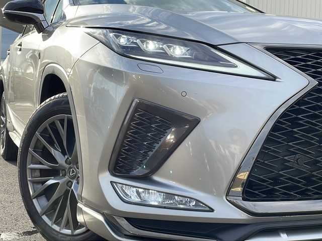 レクサス ＲＸ 450h Fスポーツ 道北・旭川 2021(令3)年 4.4万km ソニックチタニウム ・4WD/・禁煙車/・寒冷地仕様/・黒革シート/・角形3眼LEDヘッドライト/・純正メモリナビ/ CD/DVD/BD/SD/MSV/USB/AUX/BT/フルセグ/・パノラミックビューモニター/・セーフティシステムプラス/・PCS/・LTA/・ACC/・PKSA/・PKSB/・RSA/・HUD/・BSM/・ステアリングヒーター/・全席シートヒーター /・エアシート /・運転席メモリシート/・パワーシート /・オートハイビーム/・オートライト/・LEDヘッドライト/・フォグライト /・リアフォグ/・ヘッドライトウォッシャー/・フロントデアイサー/・ルーフキャリア/・ビルトインETC2.0/・前後ドライブレコーダー/・スマートキー一体型エンジンスターター /・パワーバックドア /・サンシェード/・純正フロアマット/・ドアバイザー