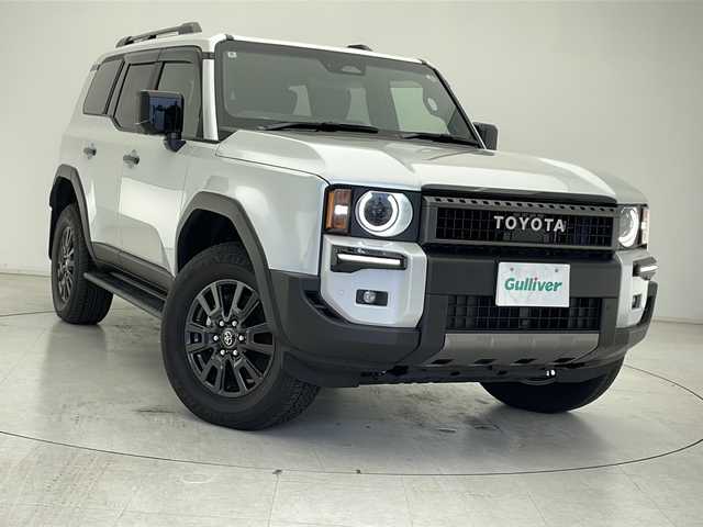 トヨタ ランドクルーザー ２５０ VX 千葉県 2024(令6)年 0.5万km プラチナホワイトパールマイカ 衝突被害軽減システム/レーンキープアシスト/ブラインドスポットモニター/レーダークルーズコントロール/コーナーセンサー（前後）/サンルーフ/純正メモリナビ/　（Bluetooth/USB/フルセグTV）/Miracast/HDMI/ワイヤレス充電/車外カメラ/　（バック/全方位）/純正ETC2.0/デジタルインナーミラー/パワーシート（D席）/エアシート（D/N席）/シートヒーター（D/N席）/純正フロアマット/MTモード付AT/オートハイビーム/LEDヘッドライト/純正18インチアルミホイール