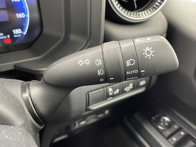 トヨタ ランドクルーザー ２５０ VX 千葉県 2024(令6)年 0.5万km プラチナホワイトパールマイカ 衝突被害軽減システム/レーンキープアシスト/ブラインドスポットモニター/レーダークルーズコントロール/コーナーセンサー（前後）/サンルーフ/純正メモリナビ/　（Bluetooth/USB/フルセグTV）/Miracast/HDMI/ワイヤレス充電/車外カメラ/　（バック/全方位）/純正ETC2.0/デジタルインナーミラー/パワーシート（D席）/エアシート（D/N席）/シートヒーター（D/N席）/純正フロアマット/MTモード付AT/オートハイビーム/LEDヘッドライト/純正18インチアルミホイール