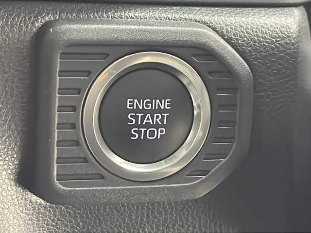 トヨタ ランドクルーザー ２５０ VX 千葉県 2024(令6)年 0.5万km プラチナホワイトパールマイカ 衝突被害軽減システム/レーンキープアシスト/ブラインドスポットモニター/レーダークルーズコントロール/コーナーセンサー（前後）/サンルーフ/純正メモリナビ/　（Bluetooth/USB/フルセグTV）/Miracast/HDMI/ワイヤレス充電/車外カメラ/　（バック/全方位）/純正ETC2.0/デジタルインナーミラー/パワーシート（D席）/エアシート（D/N席）/シートヒーター（D/N席）/純正フロアマット/MTモード付AT/オートハイビーム/LEDヘッドライト/純正18インチアルミホイール