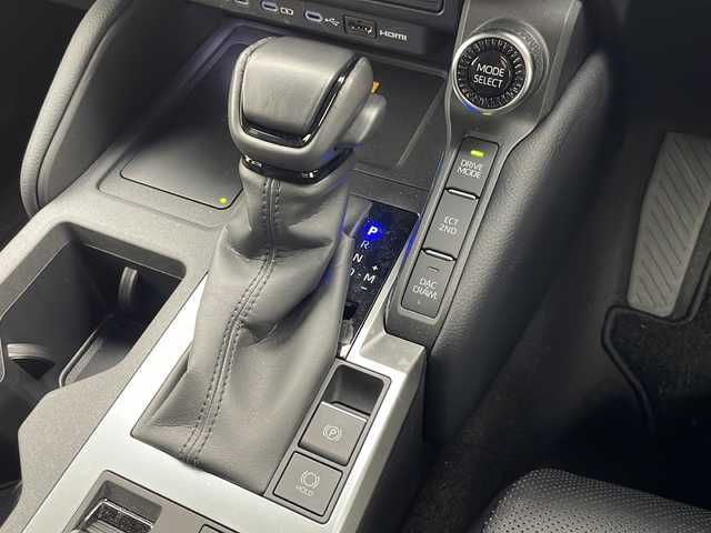 トヨタ ランドクルーザー ２５０ VX 千葉県 2024(令6)年 0.5万km プラチナホワイトパールマイカ 衝突被害軽減システム/レーンキープアシスト/ブラインドスポットモニター/レーダークルーズコントロール/コーナーセンサー（前後）/サンルーフ/純正メモリナビ/　（Bluetooth/USB/フルセグTV）/Miracast/HDMI/ワイヤレス充電/車外カメラ/　（バック/全方位）/純正ETC2.0/デジタルインナーミラー/パワーシート（D席）/エアシート（D/N席）/シートヒーター（D/N席）/純正フロアマット/MTモード付AT/オートハイビーム/LEDヘッドライト/純正18インチアルミホイール