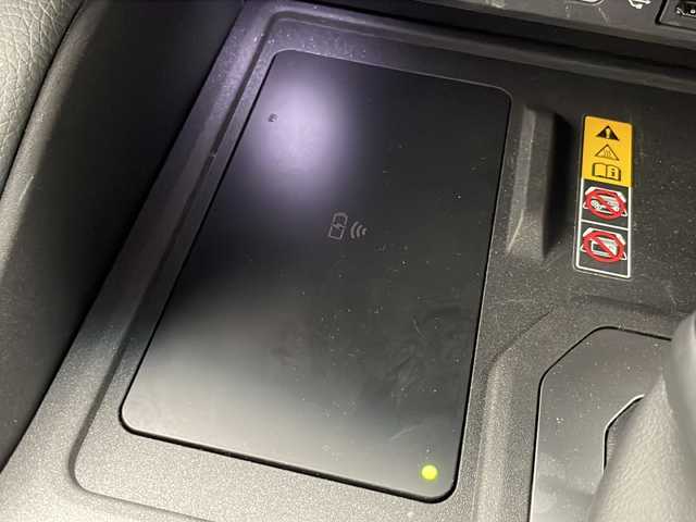 トヨタ ランドクルーザー ２５０ VX 千葉県 2024(令6)年 0.5万km プラチナホワイトパールマイカ 衝突被害軽減システム/レーンキープアシスト/ブラインドスポットモニター/レーダークルーズコントロール/コーナーセンサー（前後）/サンルーフ/純正メモリナビ/　（Bluetooth/USB/フルセグTV）/Miracast/HDMI/ワイヤレス充電/車外カメラ/　（バック/全方位）/純正ETC2.0/デジタルインナーミラー/パワーシート（D席）/エアシート（D/N席）/シートヒーター（D/N席）/純正フロアマット/MTモード付AT/オートハイビーム/LEDヘッドライト/純正18インチアルミホイール