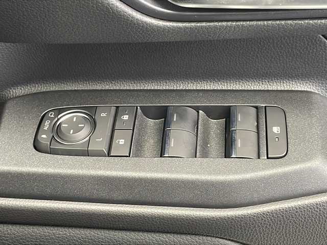 トヨタ ランドクルーザー ２５０ VX 千葉県 2024(令6)年 0.5万km プラチナホワイトパールマイカ 衝突被害軽減システム/レーンキープアシスト/ブラインドスポットモニター/レーダークルーズコントロール/コーナーセンサー（前後）/サンルーフ/純正メモリナビ/　（Bluetooth/USB/フルセグTV）/Miracast/HDMI/ワイヤレス充電/車外カメラ/　（バック/全方位）/純正ETC2.0/デジタルインナーミラー/パワーシート（D席）/エアシート（D/N席）/シートヒーター（D/N席）/純正フロアマット/MTモード付AT/オートハイビーム/LEDヘッドライト/純正18インチアルミホイール