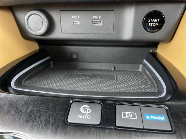 日産 エクストレイル G e－4ORCE 新潟県 2022(令4)年 8.7万km ブリリアントホワイトパール 【４WD】/ワンオーナー/プロイパイロット/純正メモリーナビ/全方位カメラ/フルセグ＆ＢＴ/タンレザー/サンルーフ/ＢＯＳＥサウンド/デジタルインナーミラー/純正１９インチアルミ/ＲＡＹＳ１９インチアルミ車載/ＬＥＤ/フォグ/ＥＴＣ/スマートキー/スペアキー/ドライブレコーダー/ルーフレール/シートヒーター/パワーシート/保証書＆整備手帳＆取説