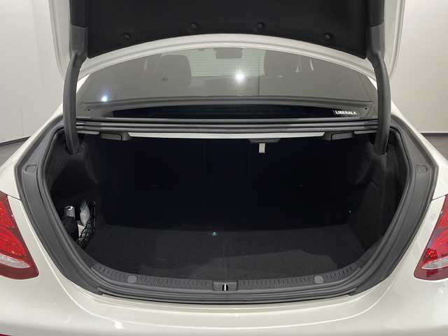 メルセデス・ベンツ Ｅ２００ 4マチック アバンギャルド 新潟県 2018(平30)年 3.2万km ダイヤモンドホワイト エクスクルーシブパッケージ/・Burmesterサラウンドサウンドシステム/・エアバランスパッケージ/・自動開閉トランクリッド/・シートヒーター（後席）/レーダーセーフティパッケージ/・アクティブディスタンスアシスト・ディストロニック/・アクティブステアリングアシスト/・アクティブブレーキアシスト/・PRE-SAFEプラス（被害軽減ブレーキ付後方衝突警告システム）/360°カメラシステム/メモリー付パワーシート/マルチファンクションステアリング（パドルシフト付）/HDDナビ/・Bluetooth/・フルセグ/AM/FM/ドライブレコーダー/ETC2.0/アイドリングストップ/プッシュスタート