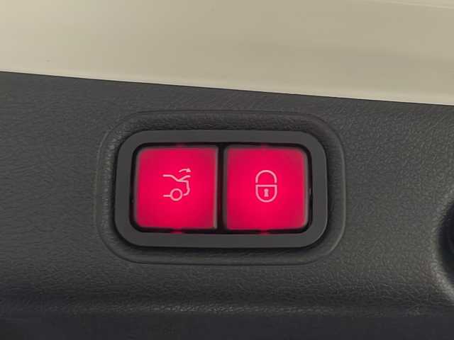 メルセデス・ベンツ Ｅ２００ 4マチック アバンギャルド 新潟県 2018(平30)年 3.2万km ダイヤモンドホワイト エクスクルーシブパッケージ/・Burmesterサラウンドサウンドシステム/・エアバランスパッケージ/・自動開閉トランクリッド/・シートヒーター（後席）/レーダーセーフティパッケージ/・アクティブディスタンスアシスト・ディストロニック/・アクティブステアリングアシスト/・アクティブブレーキアシスト/・PRE-SAFEプラス（被害軽減ブレーキ付後方衝突警告システム）/360°カメラシステム/メモリー付パワーシート/マルチファンクションステアリング（パドルシフト付）/HDDナビ/・Bluetooth/・フルセグ/AM/FM/ドライブレコーダー/ETC2.0/アイドリングストップ/プッシュスタート