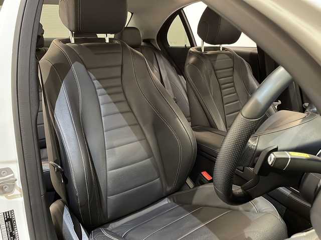 メルセデス・ベンツ Ｅ２００ 4マチック アバンギャルド 新潟県 2018(平30)年 3.2万km ダイヤモンドホワイト エクスクルーシブパッケージ/・Burmesterサラウンドサウンドシステム/・エアバランスパッケージ/・自動開閉トランクリッド/・シートヒーター（後席）/レーダーセーフティパッケージ/・アクティブディスタンスアシスト・ディストロニック/・アクティブステアリングアシスト/・アクティブブレーキアシスト/・PRE-SAFEプラス（被害軽減ブレーキ付後方衝突警告システム）/360°カメラシステム/メモリー付パワーシート/マルチファンクションステアリング（パドルシフト付）/HDDナビ/・Bluetooth/・フルセグ/AM/FM/ドライブレコーダー/ETC2.0/アイドリングストップ/プッシュスタート