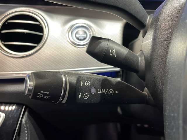 メルセデス・ベンツ Ｅ２００ 4マチック アバンギャルド 新潟県 2018(平30)年 3.2万km ダイヤモンドホワイト エクスクルーシブパッケージ/・Burmesterサラウンドサウンドシステム/・エアバランスパッケージ/・自動開閉トランクリッド/・シートヒーター（後席）/レーダーセーフティパッケージ/・アクティブディスタンスアシスト・ディストロニック/・アクティブステアリングアシスト/・アクティブブレーキアシスト/・PRE-SAFEプラス（被害軽減ブレーキ付後方衝突警告システム）/360°カメラシステム/メモリー付パワーシート/マルチファンクションステアリング（パドルシフト付）/HDDナビ/・Bluetooth/・フルセグ/AM/FM/ドライブレコーダー/ETC2.0/アイドリングストップ/プッシュスタート