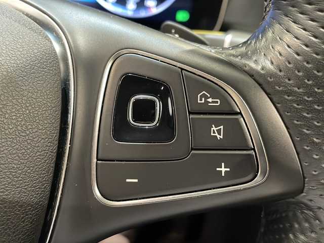 メルセデス・ベンツ Ｅ２００ 4マチック アバンギャルド 新潟県 2018(平30)年 3.2万km ダイヤモンドホワイト エクスクルーシブパッケージ/・Burmesterサラウンドサウンドシステム/・エアバランスパッケージ/・自動開閉トランクリッド/・シートヒーター（後席）/レーダーセーフティパッケージ/・アクティブディスタンスアシスト・ディストロニック/・アクティブステアリングアシスト/・アクティブブレーキアシスト/・PRE-SAFEプラス（被害軽減ブレーキ付後方衝突警告システム）/360°カメラシステム/メモリー付パワーシート/マルチファンクションステアリング（パドルシフト付）/HDDナビ/・Bluetooth/・フルセグ/AM/FM/ドライブレコーダー/ETC2.0/アイドリングストップ/プッシュスタート