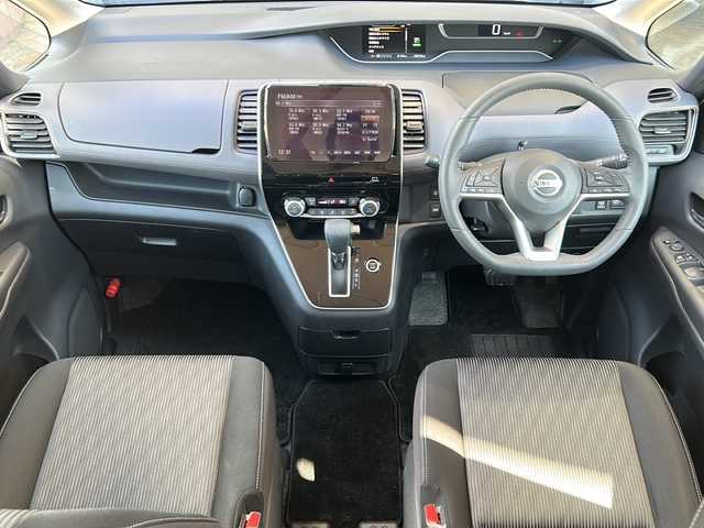 日産 セレナ ハイウェイスター V 静岡県 2020(令2)年 2.8万km ブリリアントホワイトパール 社外ナビ/・FM/AM/・SD/・iPod/・フルセグTV/・USB/・Bluetooth/・MEMORY Music/・Blu-ray Disc/主要装備/・アラウンドビューモニター/・ＥＴＣ/・フリップダウンモニター/・衝突被害軽減ブレーキ/・リアオートエアコン/・ドライブレコーダー/・アイドリングストップ/・両側パワスラ/・クリアランスソナー/・ＬＥＤライト/・ハイビームアシスト/・サイドカーテンエアバッグ