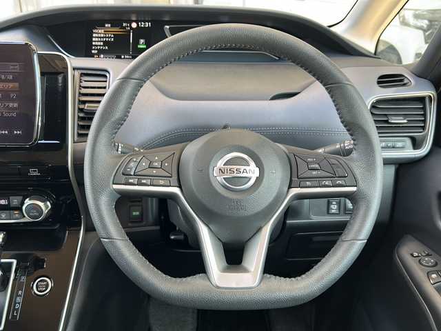 日産 セレナ ハイウェイスター V 静岡県 2020(令2)年 2.8万km ブリリアントホワイトパール 社外ナビ/・FM/AM/・SD/・iPod/・フルセグTV/・USB/・Bluetooth/・MEMORY Music/・Blu-ray Disc/主要装備/・アラウンドビューモニター/・ＥＴＣ/・フリップダウンモニター/・衝突被害軽減ブレーキ/・リアオートエアコン/・ドライブレコーダー/・アイドリングストップ/・両側パワスラ/・クリアランスソナー/・ＬＥＤライト/・ハイビームアシスト/・サイドカーテンエアバッグ