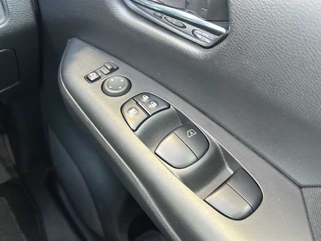 日産 セレナ ハイウェイスター V 静岡県 2020(令2)年 2.8万km ブリリアントホワイトパール 社外ナビ/・FM/AM/・SD/・iPod/・フルセグTV/・USB/・Bluetooth/・MEMORY Music/・Blu-ray Disc/主要装備/・アラウンドビューモニター/・ＥＴＣ/・フリップダウンモニター/・衝突被害軽減ブレーキ/・リアオートエアコン/・ドライブレコーダー/・アイドリングストップ/・両側パワスラ/・クリアランスソナー/・ＬＥＤライト/・ハイビームアシスト/・サイドカーテンエアバッグ