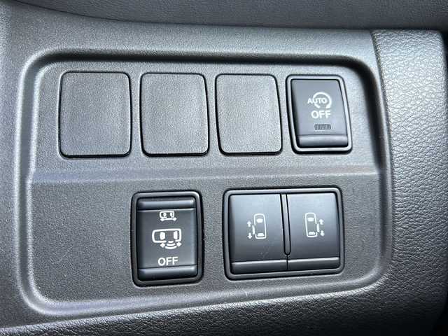 日産 セレナ ハイウェイスター V 静岡県 2020(令2)年 2.8万km ブリリアントホワイトパール 社外ナビ/・FM/AM/・SD/・iPod/・フルセグTV/・USB/・Bluetooth/・MEMORY Music/・Blu-ray Disc/主要装備/・アラウンドビューモニター/・ＥＴＣ/・フリップダウンモニター/・衝突被害軽減ブレーキ/・リアオートエアコン/・ドライブレコーダー/・アイドリングストップ/・両側パワスラ/・クリアランスソナー/・ＬＥＤライト/・ハイビームアシスト/・サイドカーテンエアバッグ