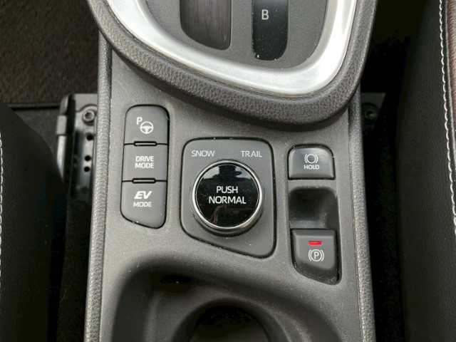 トヨタ ヤリスクロス ハイブリッド Z 岩手県 2021(令3)年 2.6万km ホワイトパールクリスタルシャイン BSM　/RCTA/RKSB/純正DAナビTV/パノラミックモニター/ETC/AC100V/HUD/CD/DVDデッキ/シートヒーター