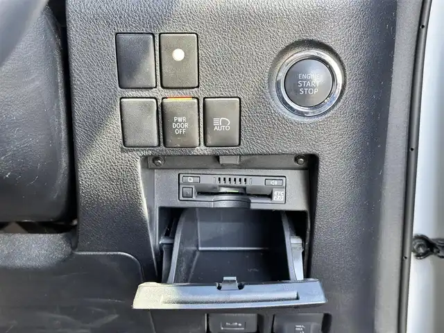 トヨタ アルファード S タイプゴールドⅢ 宮城県 2022(令4)年 5.8万km ホワイトパールクリスタルシャイン デジタルインナーミラー/セーフティセンス/・プリクラッシュセーフティ/・レーントレーシングアシスト/・ロードサインアシスト/・アダプティブハイビームシステム/・レーダークルーズコントロール（全車速追従機能付）/ブラインドスポットモニター/パーキングサポートブレーキ（後方接近車両/前後方静止物）/純正12インチフリップダウンモニター（V12T-R68C）/9インチディスプレイオーディオ/・ナビ機能付/・CD/DVDデッキ/・フルセグTV/バックカメラ/ビルトインETC2.0/ドライブレコーダー/AC100V/100W電源/電動リアゲート/両側パワースライドドア/ハーフレザーシート/革巻きステアリング/ステアリングスイッチ/LEDイルミネーション機能付ブラック加飾3眼LEDヘッドランプ/フォグランプ/オートライト/スマートキー＆プッシュスタート/スペアキー/電動格納ミラー/純正18インチAW/純正フロアマット/純正ドアバイザー/W/サイド/カーテンエアバッグ/取扱説明書/保証書