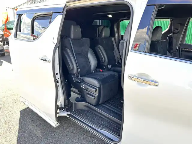 トヨタ アルファード S タイプゴールドⅢ 宮城県 2022(令4)年 5.8万km ホワイトパールクリスタルシャイン デジタルインナーミラー/セーフティセンス/・プリクラッシュセーフティ/・レーントレーシングアシスト/・ロードサインアシスト/・アダプティブハイビームシステム/・レーダークルーズコントロール（全車速追従機能付）/ブラインドスポットモニター/パーキングサポートブレーキ（後方接近車両/前後方静止物）/純正12インチフリップダウンモニター（V12T-R68C）/9インチディスプレイオーディオ/・ナビ機能付/・CD/DVDデッキ/・フルセグTV/バックカメラ/ビルトインETC2.0/ドライブレコーダー/AC100V/100W電源/電動リアゲート/両側パワースライドドア/ハーフレザーシート/革巻きステアリング/ステアリングスイッチ/LEDイルミネーション機能付ブラック加飾3眼LEDヘッドランプ/フォグランプ/オートライト/スマートキー＆プッシュスタート/スペアキー/電動格納ミラー/純正18インチAW/純正フロアマット/純正ドアバイザー/W/サイド/カーテンエアバッグ/取扱説明書/保証書