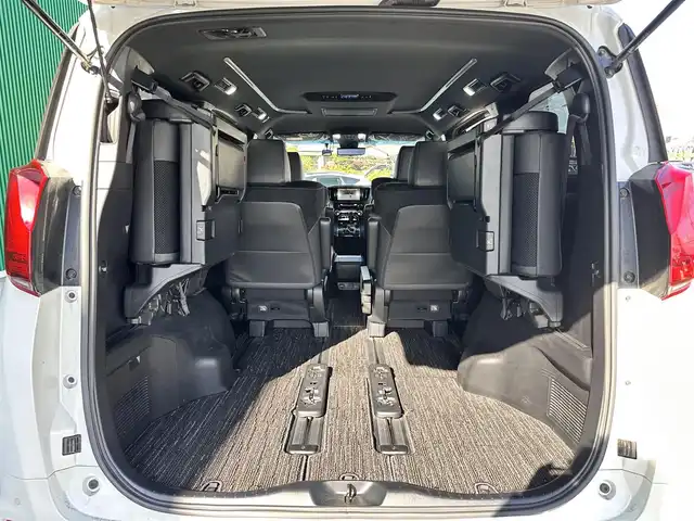 トヨタ アルファード S タイプゴールドⅢ 宮城県 2022(令4)年 5.8万km ホワイトパールクリスタルシャイン デジタルインナーミラー/セーフティセンス/・プリクラッシュセーフティ/・レーントレーシングアシスト/・ロードサインアシスト/・アダプティブハイビームシステム/・レーダークルーズコントロール（全車速追従機能付）/ブラインドスポットモニター/パーキングサポートブレーキ（後方接近車両/前後方静止物）/純正12インチフリップダウンモニター（V12T-R68C）/9インチディスプレイオーディオ/・ナビ機能付/・CD/DVDデッキ/・フルセグTV/バックカメラ/ビルトインETC2.0/ドライブレコーダー/AC100V/100W電源/電動リアゲート/両側パワースライドドア/ハーフレザーシート/革巻きステアリング/ステアリングスイッチ/LEDイルミネーション機能付ブラック加飾3眼LEDヘッドランプ/フォグランプ/オートライト/スマートキー＆プッシュスタート/スペアキー/電動格納ミラー/純正18インチAW/純正フロアマット/純正ドアバイザー/W/サイド/カーテンエアバッグ/取扱説明書/保証書