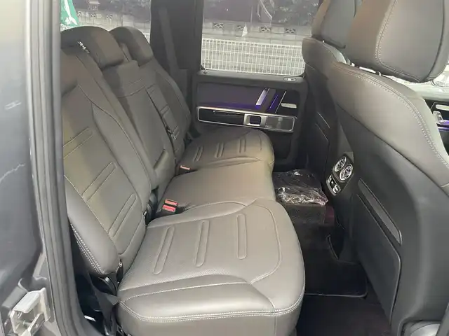 メルセデス・ベンツ ゲレンデヴァーゲン Ｇ４００ｄ AMGライン 埼玉県 2022(令4)年 2.9万km セレナイトグレー 純正ナビ/DTV/Bluetooth/USB/　AppleCarPlay/AndroidAuto/SD/360°カメラ/Gマヌファクトゥーアプログラム/ラグジュアリーパッケージ/　・ガラススライディングルーフ/　・Burmesterサラウンドサウンドシステム/アダプティブダンピングシステム/レーンキーピングアシスト/アクティブブレーキアシスト/ブラインドスポットアシスト/レーダークルーズコントロール/パークトロニック/前席パワーシート/前席シートヒーター＆ベンチレーション/後席シートヒーター/アイドリングストップ/パドルシフト/LEDヘッドライト/キーレスゴー/メルセデス保証プラス2027/7/19迄