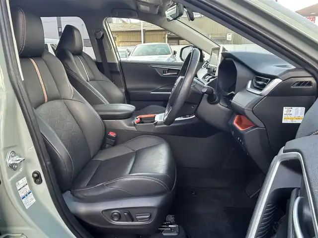 トヨタ ＲＡＶ４ アドベンチャー 愛知県 2021(令3)年 6.8万km アーバンカーキ ワンオーナー/メーカーオプション10.5インチナビ【Bluetooth USB】/デジタルインナーミラー/置くだけ充電/全方位カメラ/ビルトインETC2.0/ドライブレコーダー/レーダークルーズコントール/トヨタセーフティセンス/　・リアクロストラフィックアラート/　・パーキングサポートブレーキ/　・ブラインドスポットモニター/　・ロードサインアシスト/　・衝突軽減/　・レーンキープアシスト/クリアランスソナー/ブレーキホールド　/LEDヘッドライト/オートライト/オートマチックハイビーム/フォグランプ/ステアリングリモコン/ステアリングヒーター/パワーシート/前席シートヒーター/前席エアーシート/ワイパーデアイサー/オート電格ミラー/クリアランスソナー/禁煙車