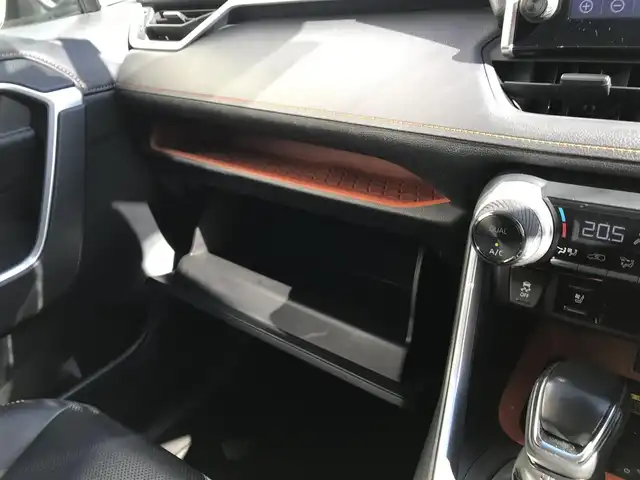 トヨタ ＲＡＶ４ アドベンチャー 富山県 2021(令3)年 6.8万km アーバンカーキ メーカーオプション10.5インチナビ【Bluetooth USB】/デジタルインナーミラー/置くだけ充電/全方位カメラ/ビルトインETC2.0/ドライブレコーダー/レーダークルーズコントール/トヨタセーフティセンス/　・リアクロストラフィックアラート/　・パーキングサポートブレーキ/　・ブラインドスポットモニター/　・ロードサインアシスト/　・衝突軽減/　・レーンキープアシスト/クリアランスソナー/ブレーキホールド　/LEDヘッドライト/オートライト/オートマチックハイビーム/フォグランプ/ステアリングリモコン/ステアリングヒーター/パワーシート/前席シートヒーター/前席エアーシート/ワイパーデアイサー/オート電格ミラー/クリアランスソナー/禁煙車