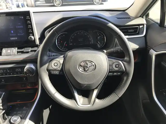 トヨタ ＲＡＶ４ アドベンチャー 富山県 2021(令3)年 6.8万km アーバンカーキ メーカーオプション10.5インチナビ【Bluetooth USB】/デジタルインナーミラー/置くだけ充電/全方位カメラ/ビルトインETC2.0/ドライブレコーダー/レーダークルーズコントール/トヨタセーフティセンス/　・リアクロストラフィックアラート/　・パーキングサポートブレーキ/　・ブラインドスポットモニター/　・ロードサインアシスト/　・衝突軽減/　・レーンキープアシスト/クリアランスソナー/ブレーキホールド　/LEDヘッドライト/オートライト/オートマチックハイビーム/フォグランプ/ステアリングリモコン/ステアリングヒーター/パワーシート/前席シートヒーター/前席エアーシート/ワイパーデアイサー/オート電格ミラー/クリアランスソナー/禁煙車