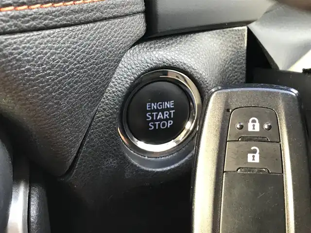 トヨタ ＲＡＶ４ アドベンチャー 富山県 2021(令3)年 6.8万km アーバンカーキ メーカーオプション10.5インチナビ【Bluetooth USB】/デジタルインナーミラー/置くだけ充電/全方位カメラ/ビルトインETC2.0/ドライブレコーダー/レーダークルーズコントール/トヨタセーフティセンス/　・リアクロストラフィックアラート/　・パーキングサポートブレーキ/　・ブラインドスポットモニター/　・ロードサインアシスト/　・衝突軽減/　・レーンキープアシスト/クリアランスソナー/ブレーキホールド　/LEDヘッドライト/オートライト/オートマチックハイビーム/フォグランプ/ステアリングリモコン/ステアリングヒーター/パワーシート/前席シートヒーター/前席エアーシート/ワイパーデアイサー/オート電格ミラー/クリアランスソナー/禁煙車