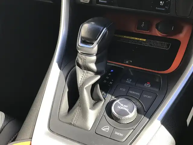 トヨタ ＲＡＶ４ アドベンチャー 富山県 2021(令3)年 6.8万km アーバンカーキ メーカーオプション10.5インチナビ【Bluetooth USB】/デジタルインナーミラー/置くだけ充電/全方位カメラ/ビルトインETC2.0/ドライブレコーダー/レーダークルーズコントール/トヨタセーフティセンス/　・リアクロストラフィックアラート/　・パーキングサポートブレーキ/　・ブラインドスポットモニター/　・ロードサインアシスト/　・衝突軽減/　・レーンキープアシスト/クリアランスソナー/ブレーキホールド　/LEDヘッドライト/オートライト/オートマチックハイビーム/フォグランプ/ステアリングリモコン/ステアリングヒーター/パワーシート/前席シートヒーター/前席エアーシート/ワイパーデアイサー/オート電格ミラー/クリアランスソナー/禁煙車