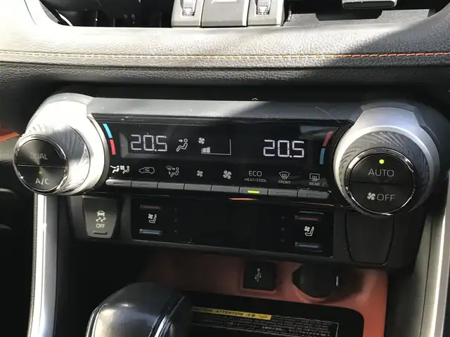 トヨタ ＲＡＶ４ アドベンチャー 富山県 2021(令3)年 6.8万km アーバンカーキ メーカーオプション10.5インチナビ【Bluetooth USB】/デジタルインナーミラー/置くだけ充電/全方位カメラ/ビルトインETC2.0/ドライブレコーダー/レーダークルーズコントール/トヨタセーフティセンス/　・リアクロストラフィックアラート/　・パーキングサポートブレーキ/　・ブラインドスポットモニター/　・ロードサインアシスト/　・衝突軽減/　・レーンキープアシスト/クリアランスソナー/ブレーキホールド　/LEDヘッドライト/オートライト/オートマチックハイビーム/フォグランプ/ステアリングリモコン/ステアリングヒーター/パワーシート/前席シートヒーター/前席エアーシート/ワイパーデアイサー/オート電格ミラー/クリアランスソナー/禁煙車