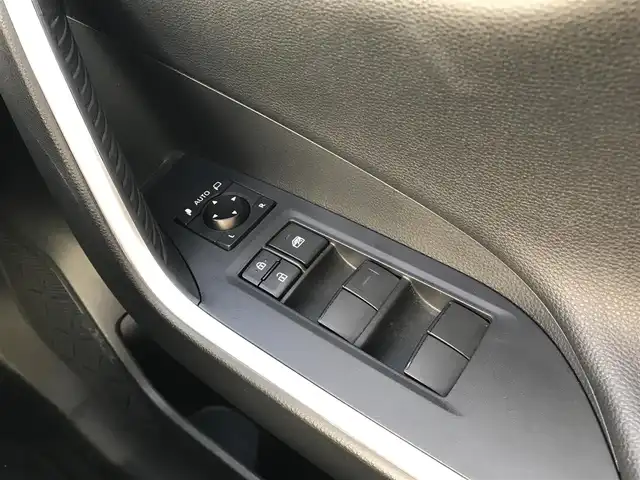 トヨタ ＲＡＶ４ アドベンチャー 富山県 2021(令3)年 6.8万km アーバンカーキ メーカーオプション10.5インチナビ【Bluetooth USB】/デジタルインナーミラー/置くだけ充電/全方位カメラ/ビルトインETC2.0/ドライブレコーダー/レーダークルーズコントール/トヨタセーフティセンス/　・リアクロストラフィックアラート/　・パーキングサポートブレーキ/　・ブラインドスポットモニター/　・ロードサインアシスト/　・衝突軽減/　・レーンキープアシスト/クリアランスソナー/ブレーキホールド　/LEDヘッドライト/オートライト/オートマチックハイビーム/フォグランプ/ステアリングリモコン/ステアリングヒーター/パワーシート/前席シートヒーター/前席エアーシート/ワイパーデアイサー/オート電格ミラー/クリアランスソナー/禁煙車