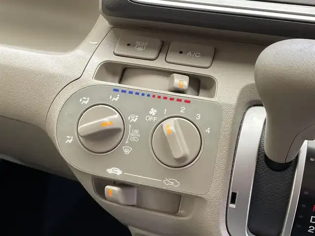 ホンダ ライフ G 岩手県 2011(平23)年 8.4万km ナイトホークブラックパール CDオーディオ/マニュアルエアコン/ウォッシャー付きリヤワイパー/EBD付ABS/ドアバイザー/純正ホイールキャップ/バックカメラ/ETC/エンジンスターター/純正フロアマット/ヘッドライトマニュアルレベライザー