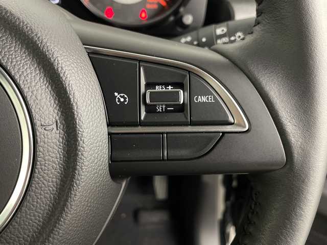 スズキ ジムニー シエラ JC 埼玉県 2024(令6)年 0.3万km ブルーイッシュブラックパール3 クルーズコントロール/車線逸脱警報/衝突軽減ブレーキ/クリアランスソナー/アイドリングストップ/ダウンヒルアシストコントロール/運転席・助手席シートヒーター/プッシュスタート/ステアリングリモコン/LEDヘッドライト/フロントフォグランプ/ウィンカーミラー/純正15インチアルミホイール