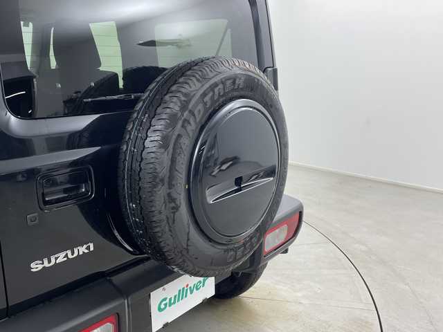 スズキ ジムニー シエラ JC 埼玉県 2024(令6)年 0.3万km ブルーイッシュブラックパール3 クルーズコントロール/車線逸脱警報/衝突軽減ブレーキ/クリアランスソナー/アイドリングストップ/ダウンヒルアシストコントロール/運転席・助手席シートヒーター/プッシュスタート/ステアリングリモコン/LEDヘッドライト/フロントフォグランプ/ウィンカーミラー/純正15インチアルミホイール