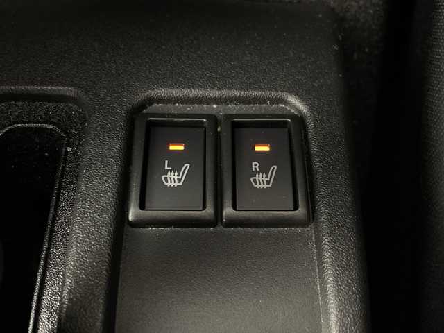 スズキ ジムニー シエラ JC 埼玉県 2024(令6)年 0.3万km ブルーイッシュブラックパール3 クルーズコントロール/車線逸脱警報/衝突軽減ブレーキ/クリアランスソナー/アイドリングストップ/ダウンヒルアシストコントロール/運転席・助手席シートヒーター/プッシュスタート/ステアリングリモコン/LEDヘッドライト/フロントフォグランプ/ウィンカーミラー/純正15インチアルミホイール