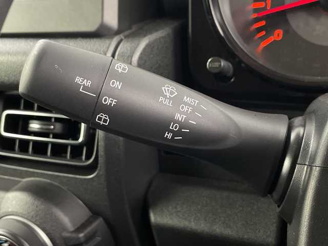 スズキ ジムニー シエラ JC 埼玉県 2024(令6)年 0.3万km ブルーイッシュブラックパール3 クルーズコントロール/車線逸脱警報/衝突軽減ブレーキ/クリアランスソナー/アイドリングストップ/ダウンヒルアシストコントロール/運転席・助手席シートヒーター/プッシュスタート/ステアリングリモコン/LEDヘッドライト/フロントフォグランプ/ウィンカーミラー/純正15インチアルミホイール