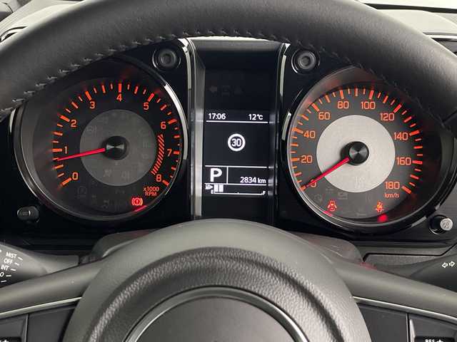 スズキ ジムニー シエラ JC 埼玉県 2024(令6)年 0.3万km ブルーイッシュブラックパール3 クルーズコントロール/車線逸脱警報/衝突軽減ブレーキ/クリアランスソナー/アイドリングストップ/ダウンヒルアシストコントロール/運転席・助手席シートヒーター/プッシュスタート/ステアリングリモコン/LEDヘッドライト/フロントフォグランプ/ウィンカーミラー/純正15インチアルミホイール