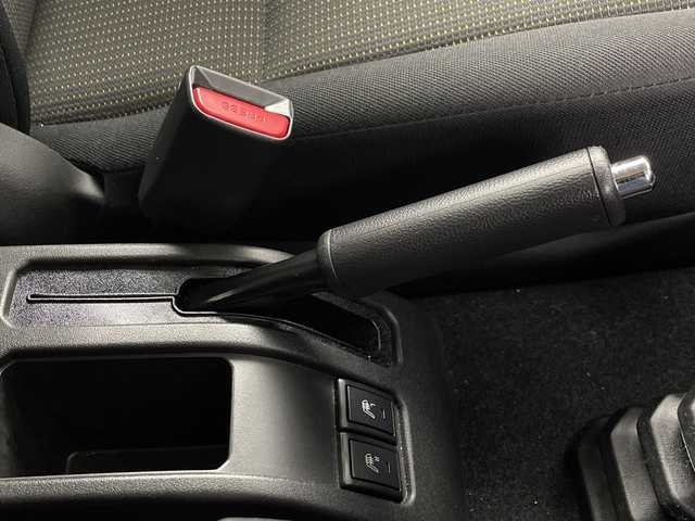 スズキ ジムニー シエラ JC 埼玉県 2024(令6)年 0.3万km ブルーイッシュブラックパール3 クルーズコントロール/車線逸脱警報/衝突軽減ブレーキ/クリアランスソナー/アイドリングストップ/ダウンヒルアシストコントロール/運転席・助手席シートヒーター/プッシュスタート/ステアリングリモコン/LEDヘッドライト/フロントフォグランプ/ウィンカーミラー/純正15インチアルミホイール