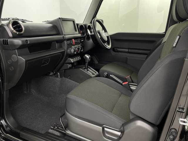 スズキ ジムニー シエラ JC 埼玉県 2024(令6)年 0.3万km ブルーイッシュブラックパール3 クルーズコントロール/車線逸脱警報/衝突軽減ブレーキ/クリアランスソナー/アイドリングストップ/ダウンヒルアシストコントロール/運転席・助手席シートヒーター/プッシュスタート/ステアリングリモコン/LEDヘッドライト/フロントフォグランプ/ウィンカーミラー/純正15インチアルミホイール