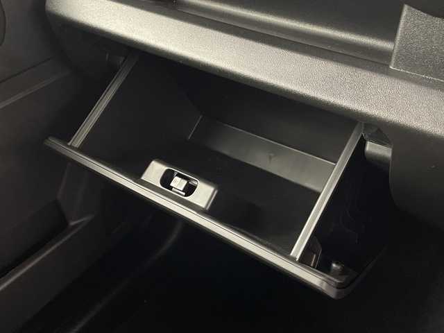 スズキ ジムニー シエラ JC 埼玉県 2024(令6)年 0.3万km ブルーイッシュブラックパール3 クルーズコントロール/車線逸脱警報/衝突軽減ブレーキ/クリアランスソナー/アイドリングストップ/ダウンヒルアシストコントロール/運転席・助手席シートヒーター/プッシュスタート/ステアリングリモコン/LEDヘッドライト/フロントフォグランプ/ウィンカーミラー/純正15インチアルミホイール