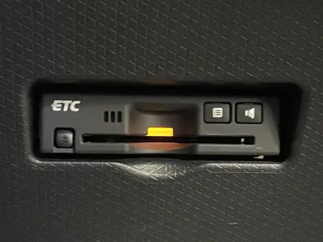 ダイハツ タント カスタム RS 埼玉県 2021(令3)年 2.1万km シャイニングホワイトパール 純正9インチSDナビ/DTV/DVD/CD/BT/SD/USB/HDMI/iPod/スマートアシスト/アダプティブクルーズコントロール/レーンキープアシスト/コーナーセンサー/ハーフレザーシート/前席シートヒーター/両側パワースライドドア/バックカメラ/オートライト/ドライブレコーダー前方/ビルトインETC/ドアバイザー/プッシュスタート/スマートキー