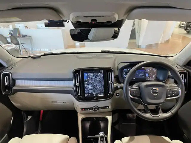 ボルボ ＸＣ４０ T4 AWD インスクリプション 道央・札幌 2020(令2)年 2.9万km クリスタルホワイトP クリスタルホワイトパール/電動パノラマガラスサンルーフ/インテリセーフ/　・CitySafety/　・ACC/　・LKA/　・BLIS/　・LCMA/　・CTA/　・360°カメラ/　・パークアシストパイロット/純正HDDナビ/フルセグTV/USB/Bluetooth/harman/kardonサラウンド/本革シート/シートヒーター