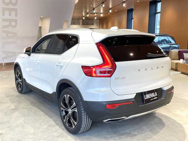 ボルボ ＸＣ４０ T4 AWD インスクリプション 道央・札幌 2020(令2)年 2.9万km クリスタルホワイトP クリスタルホワイトパール/電動パノラマガラスサンルーフ/インテリセーフ/　・CitySafety/　・ACC/　・LKA/　・BLIS/　・LCMA/　・CTA/　・360°カメラ/　・パークアシストパイロット/純正HDDナビ/フルセグTV/USB/Bluetooth/harman/kardonサラウンド/本革シート/シートヒーター