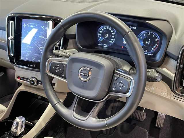 ボルボ ＸＣ４０ T4 AWD インスクリプション 道央・札幌 2020(令2)年 2.9万km クリスタルホワイトP クリスタルホワイトパール/電動パノラマガラスサンルーフ/インテリセーフ/　・CitySafety/　・ACC/　・LKA/　・BLIS/　・LCMA/　・CTA/　・360°カメラ/　・パークアシストパイロット/純正HDDナビ/フルセグTV/USB/Bluetooth/harman/kardonサラウンド/本革シート/シートヒーター