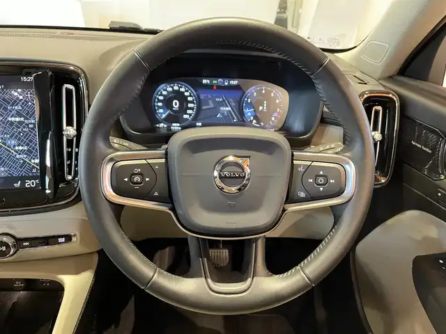 ボルボ ＸＣ４０ T4 AWD インスクリプション 道央・札幌 2020(令2)年 2.9万km クリスタルホワイトP クリスタルホワイトパール/電動パノラマガラスサンルーフ/インテリセーフ/　・CitySafety/　・ACC/　・LKA/　・BLIS/　・LCMA/　・CTA/　・360°カメラ/　・パークアシストパイロット/純正HDDナビ/フルセグTV/USB/Bluetooth/harman/kardonサラウンド/本革シート/シートヒーター